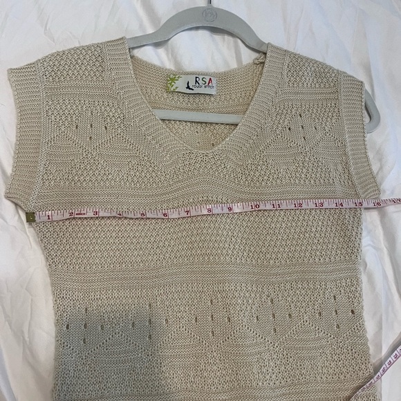 Vintage Women's Cream Sweater - Picture 2 of 4